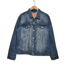 Levi  s Men's Relaxed Fit Trucker Jacket Faded Distressed Denim Size M 72335-0009