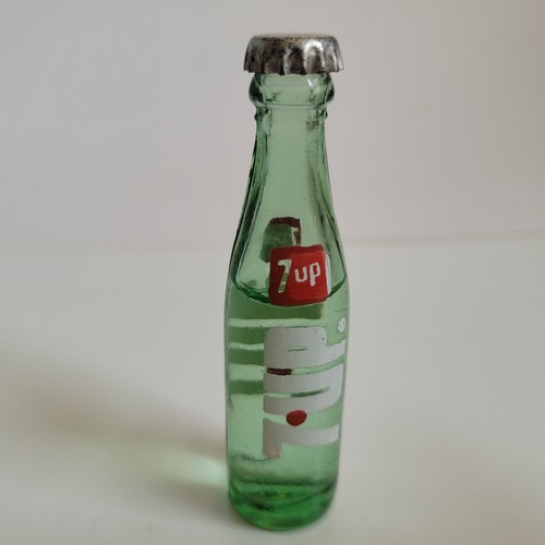 Botella de refresco miniatura 7up años 50 ¡Excelente estado ver descripción! - Imagen 2 de 8