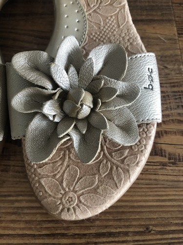 BOC Born Concept Champagne Faux Leather Flower Sandals Ankle Strap Womens US 8 - Picture 4 of 19