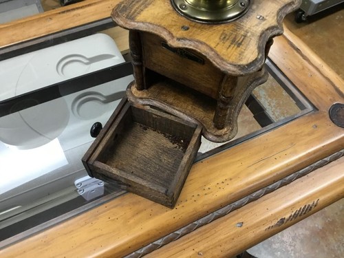 Antique M.V. Garanti Hand Crank Coffee Mill - Picture 4 of 7