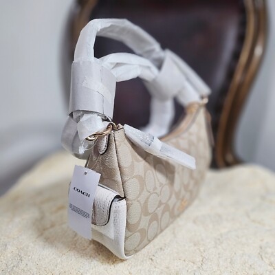 リーダーズ・プラス COACH PENNIE SHOULDER 25 IN SIGNATURE CANVAS LIGHT KHAKI