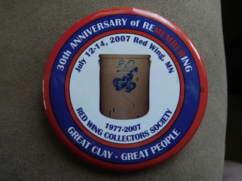 BX RED WING MN COLLECTORS SOCIETY POTTERY 2007 PIN BACK BUTTON 30 ANNIVERSARY !!