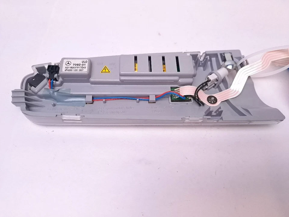 LÁMPARA LUZ DOMO INTERIOR TRASERA IZQUIERDA se adapta a MERCEDES-BENZ E500 2003 - 2006 Foto 2 de 4