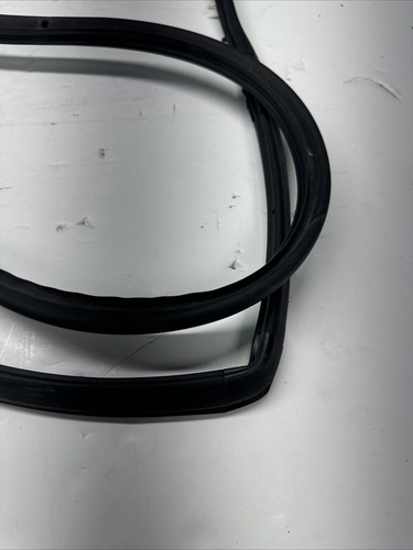 2011-2019 Ford Fiesta Front Right Door Weather Rubber Gasket Strip OEM - Bild 2 von 7