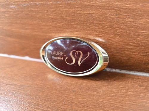 LAUREL SV Since 1968 SIDE PILLAR EMBLEM BADGE Fit NISSAN LAUREL C33 GENUINEx1 pc - Picture 4 of 11