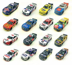 Lionel-Racing-Wave-3-1-64-Chevrolet-Ford-Nationwide-Patriotic-Diecast-Car
