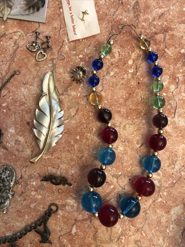 lot of vintage custome pins,necklaces, earrings and more - Picture 4 of 5