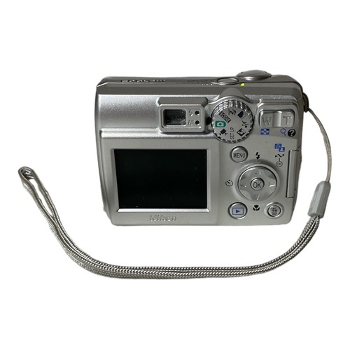Nikon COOLPIX 5600 5.1MP Digital Camera - Silver 3X Optical Zoom Redeye Fix Case - Picture 4 of 10