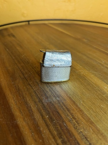 Encendedor vintage Evans metálico plateado con cierre de cubierta - Imagen 3 de 4