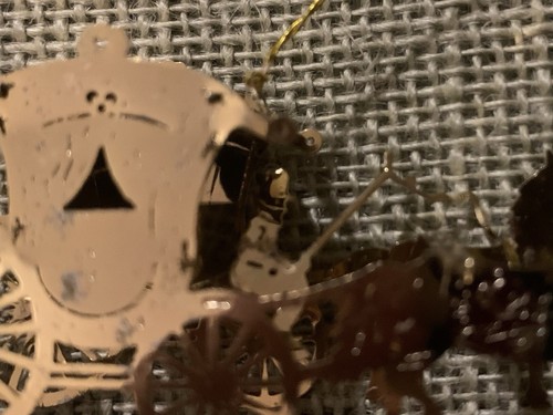 Vintage Classic Treasures Gold Metal  Horse Drawn Carriage Ornament - Afbeelding 2 van 3