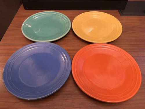 Set of 4 Vintage Meyer's Pottery California Rainbow 9½” Dinner Plates - 4 Colors - Picture 4 of 13