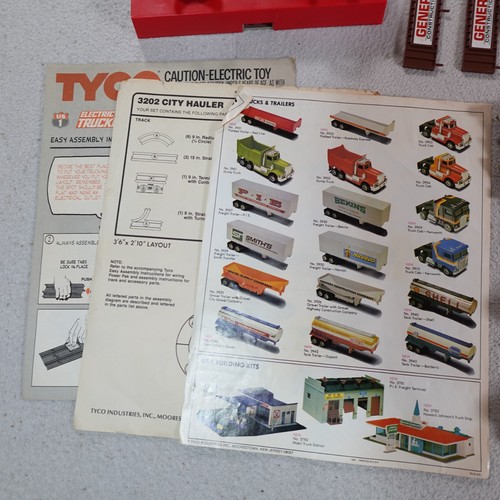 TYCO US 1 Electric Trucking City Hauler Starter Set 3202 Wirh Slot Car Trucks - Picture 7 of 18