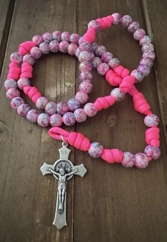 Rosario Floral Paracord, Crucifijo de San Benito, Rosario Duradero Niñas - Hecho a Mano - Imagen 2 de 5