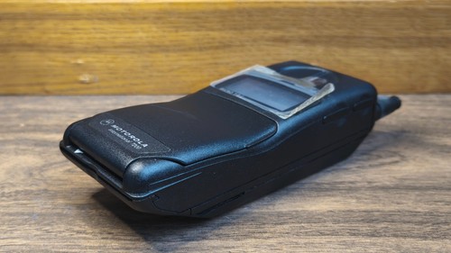 MOTOROLA INTERNATIONAL 7200 AVEC PELLICULE PLASTIQUE ! RARE TÉLÉPHONE PORTABLE VINTAGE RETRO GSM - Photo 6 sur 15