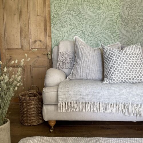 Papel Pintado Belgravia Florence Verde Salvia Patrón Floral Recubierto de Vinilo, Sin Pegar - Imagen 2 de 5