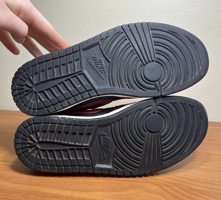 Nike Air Jordan 1 Retro Low Bred Black Red 2014 Size 9 Nike Air Jordan 1 Retro Low Bred Black Red 2014 Size 9