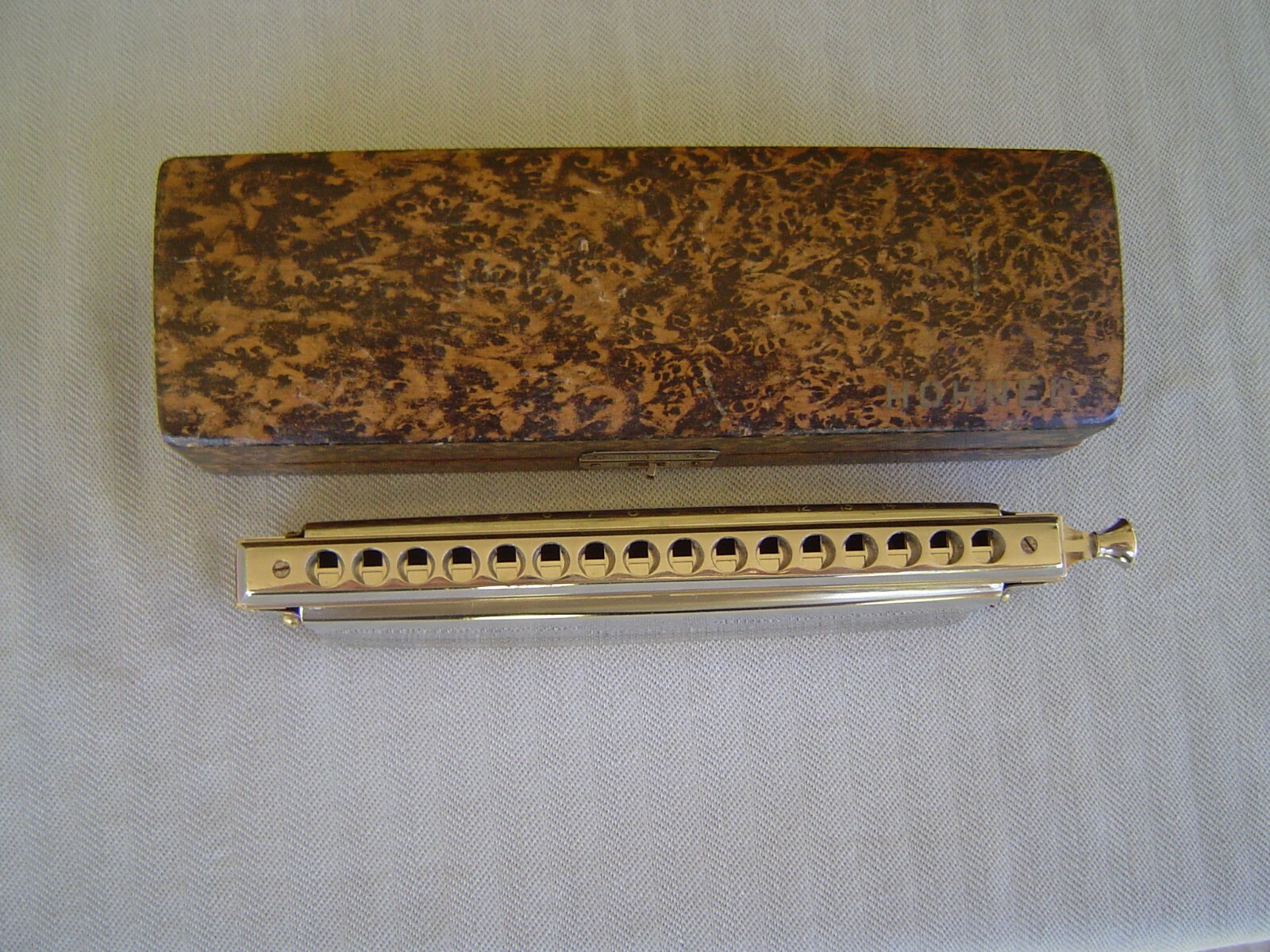 VINTAGE THE 64 CHROMONICA MODEL 280 64 C BY M. HOHNER WITH WOOD STORAGE BOX VINTAGE THE 64 CHROMONICA MODEL 280 64 C BY M. HOHNER WITH WOOD STORAGE BOX