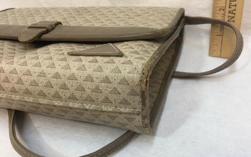 Liz Claiborne Bolso Bolso Triángulo Diseño Taupe Gris 1984 Cuero y Lienzo Vintage - Imagen 8 de 8