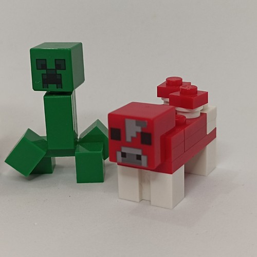 LEGO Minecraft Mini Figure Set_ Alex, Zombie, Cows - Picture 4 of 5