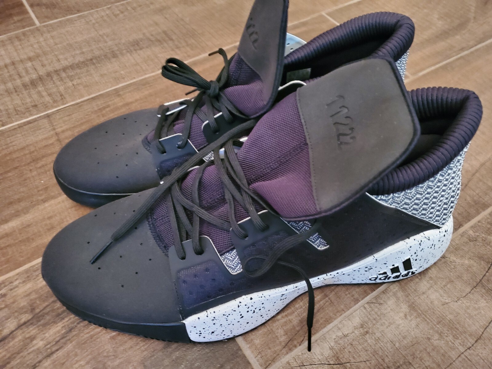 adidas 11222 basketball shoes