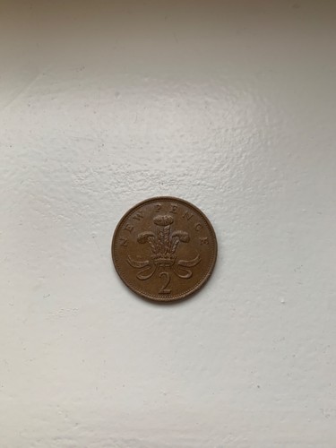 Very Rare 1980 UK British Queen Elizabeth II New Pence 2 coin (good condition) - Picture 2 of 4