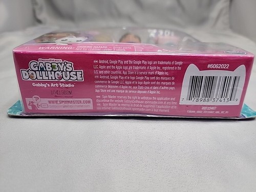 Gabby's Dollhouse Art Studio Playset Gabby Figure Box Cat Surprises Ages 3+ - Picture 8 of 8