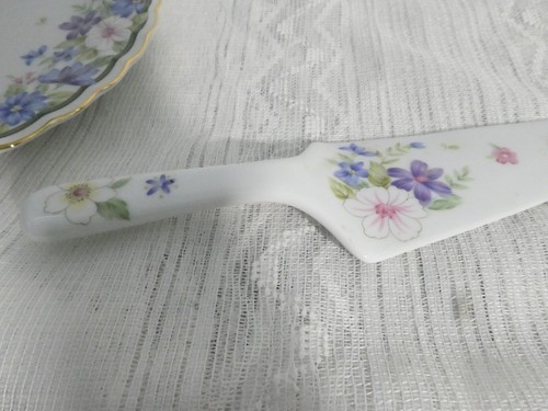 Vtg Cake Plate and Server Made for Federated Dept Stores(Macys) Floral Design - Picture 3 of 6