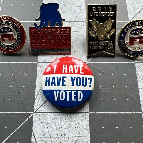Lote de prendedores de solapa del año de las elecciones presidenciales del Comité Nacional Republicano Trump - Imagen 6 de 8