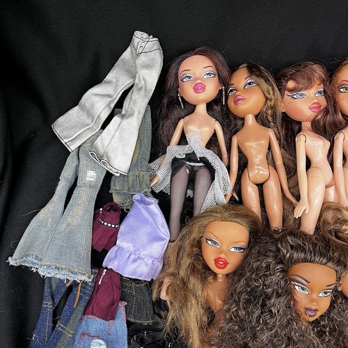 Y2K Bratz Puppen & Kleidung Paket 10 Puppen 100 Kleidung Sonnenbrillen - Bild 2 von 15
