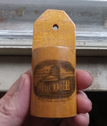 STATE HOUSE MONTPELIER,VT ANTIQUE WOOD SOUVENIR WALL MOUNT MATCH HOLDER - Picture 1 of 6
