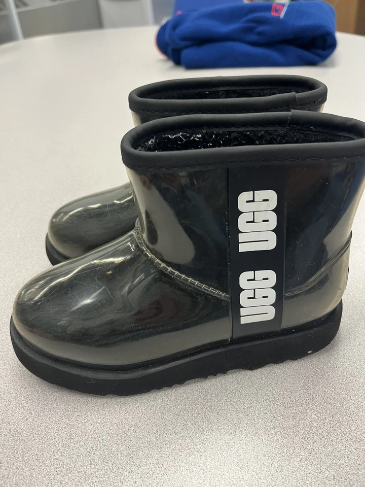 [1112386K-BLK] Kids UGG CLASSIC CLEAR MINI EXCELLENT “USED” Condition  - Image 2 of 4