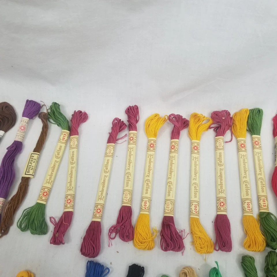 Large Lot 80 Vintage Embroidery Thread Dmc Coats & Clark Etc Plus Loose Thread - Image 3 of 4