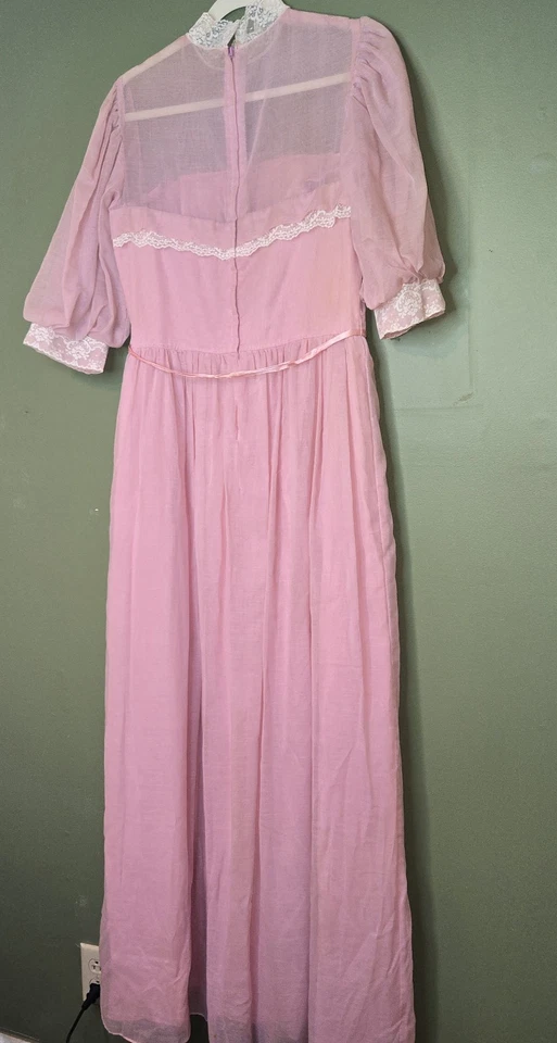 Maxi Vestido Pradera Vintage Años 60/70 Talla L/XL Rosa Claro Con Encaje Blanco Foto 3 de 4