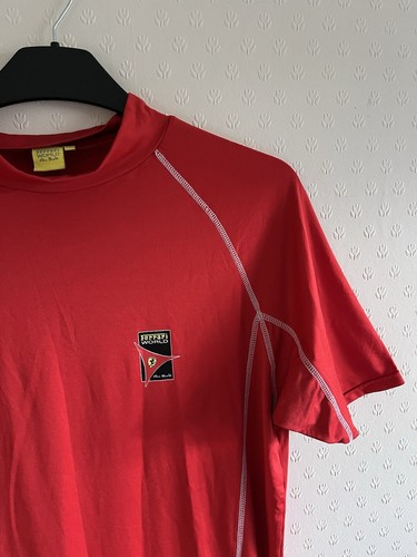 Camiseta roja Ferrari World Abu Dhabi talla XL EN MUY BUENA CONDICIÓN ********Envío gratuito********** - Imagen 2 de 7