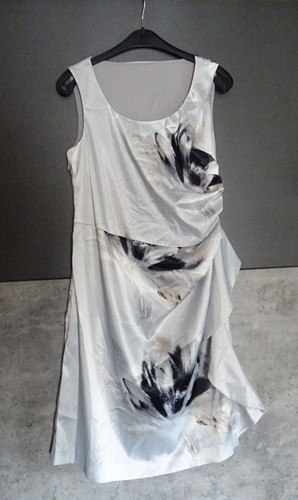 Schickes Satinkleid mit Bolero - Bild 2 von 3