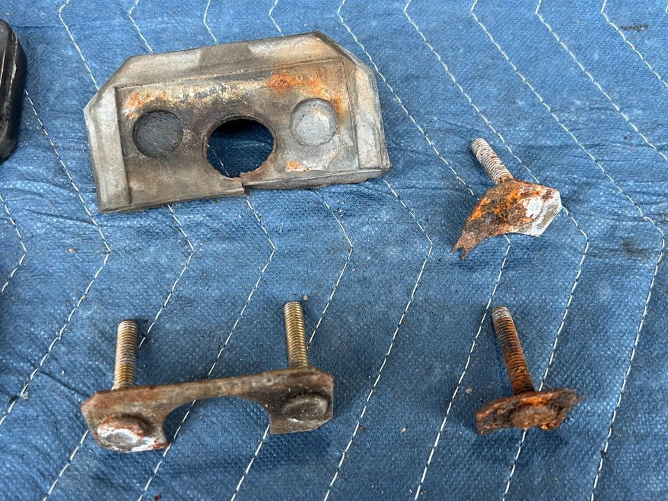 1983 - 1985 年保时捷 944 后闩锁后备箱锁硬件组件原始设备制造商 #2553EM — 第 2/4 张图片