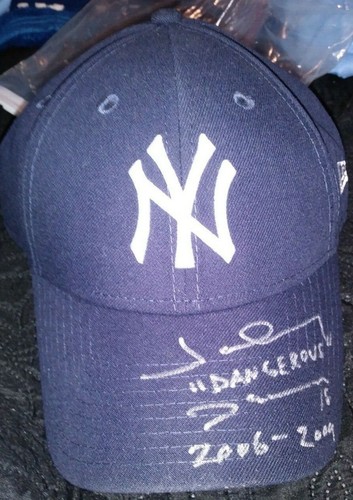 NY Yankees 09 W.S. Champ Johnny Damon Auto w/ Multi inscriptions New Era Hat - Picture 2 of 5