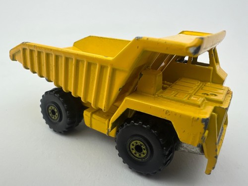 Hot Wheels 1979 Caterpillar CAT Dump Truck Yellow Blackwall Malaysia - Picture 3 of 7