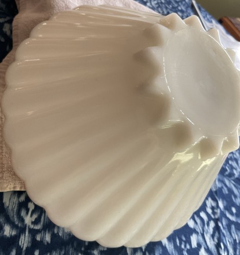 Flawless Anchor Hocking Milk Glass 11x5 Serving Bowl With Scalloped Gold Rim - Picture 11 of 16