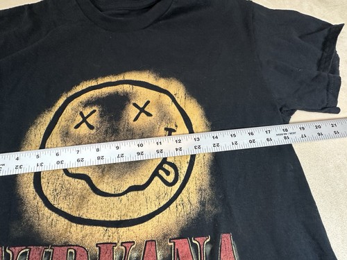 Nirvana Men's Smiley Logo Graphic Print Tee MEDIUM- Black with Gradient Graphic - Bild 5 von 6