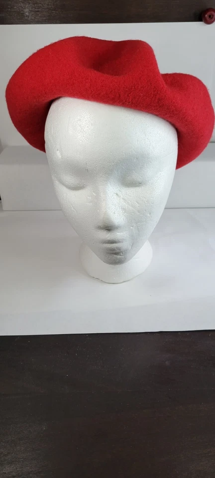 Boina Betmar Boina Roja #D505 100% Lana RN 29219 Talla Mediana Precio de venta sugerido por el fabricante 38 USD Foto 2 de 4