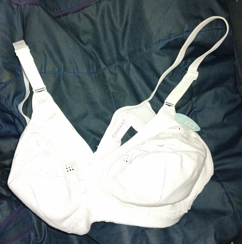 Vintage ladies Damart non wired full cup embroidered Bra 38B BNWT