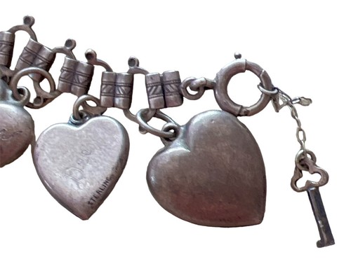 Antik 1940’s Puffy Heart Bettelarmband Sterling verziert 13 Charms signiert 6,5” - Bild 14 von 16