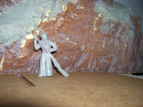 MARX 1950 PIONEER WOMAN 60MM LOADING RIFLE TOY SOLDIER FORT APACHE RUBBER/VINYL