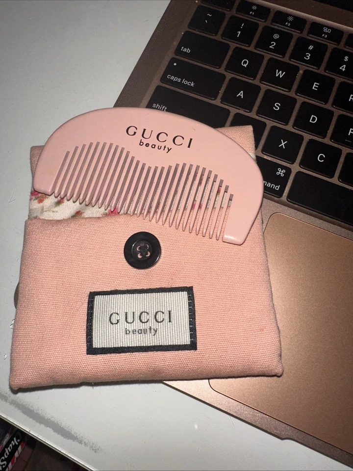 Peine pequeño Gucci Beauty con bolsa floral rosa Foto 2 de 4