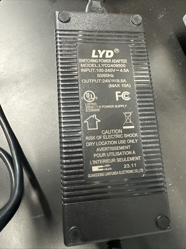 24V 9.5A (228 W) Power Supply - 3-pin XLR for pro cinema & lighting