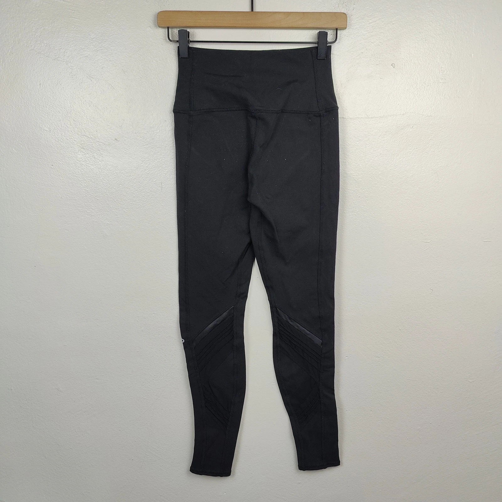 alo-yoga radiance eyelet patterned cut-out moto leggings