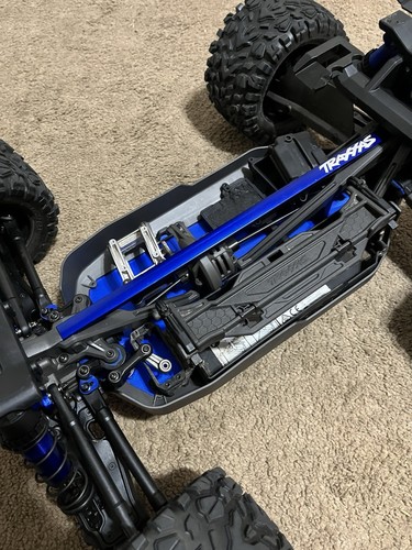 Used TRAXXAS SLEDGE 1/8 4WD MONSTER TRUCK ROLLER COMPLETE SLIDER CHASSIS BLUE - Picture 5 of 9