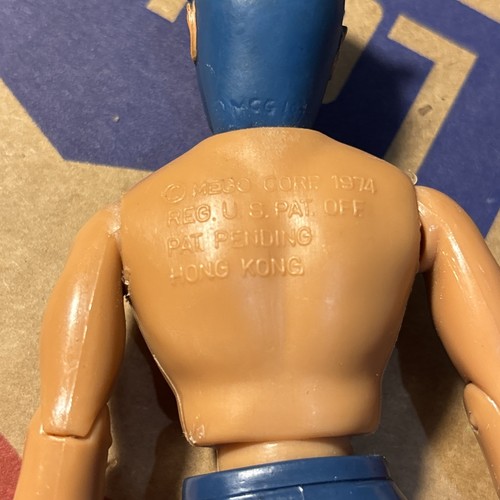 VINTAGE 1973-74 MEGO CAPTAIN AMERICA 8" ACTION FIGURE - Picture 2 of 3