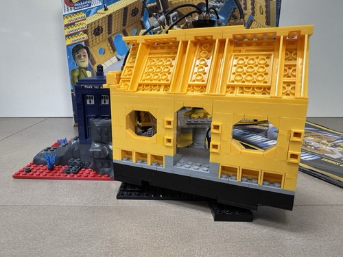 Doctor Who Tardis Console Room Mega Set - Picture 8 of 23